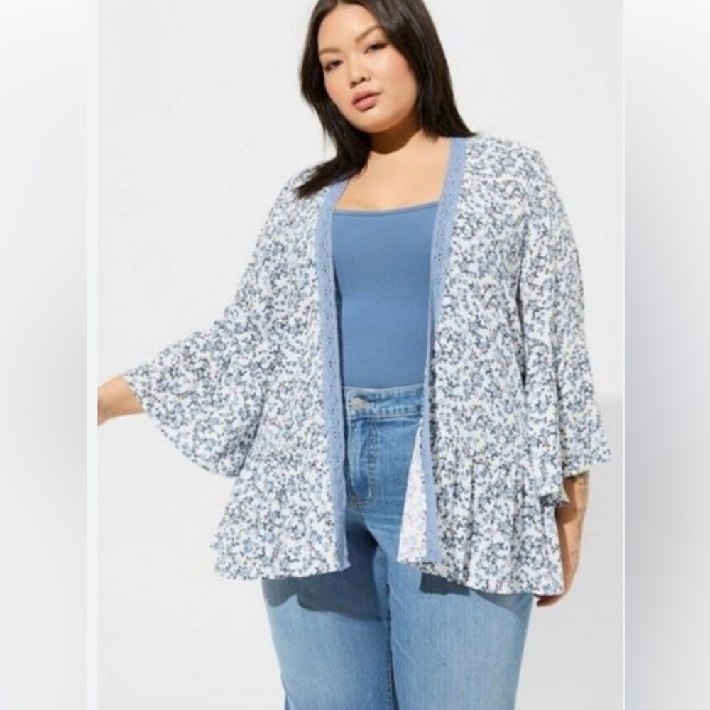 Torrid Blue and White Floral Kimono - Picture 4 of 4
